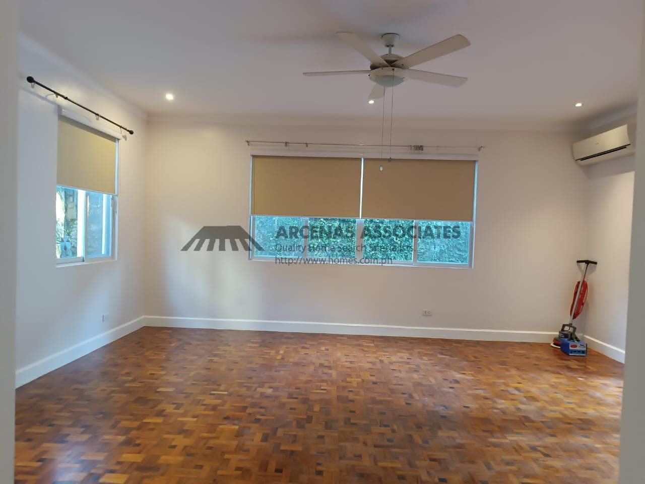Welcoming 4 bedroom bungalow with pool - photo 3