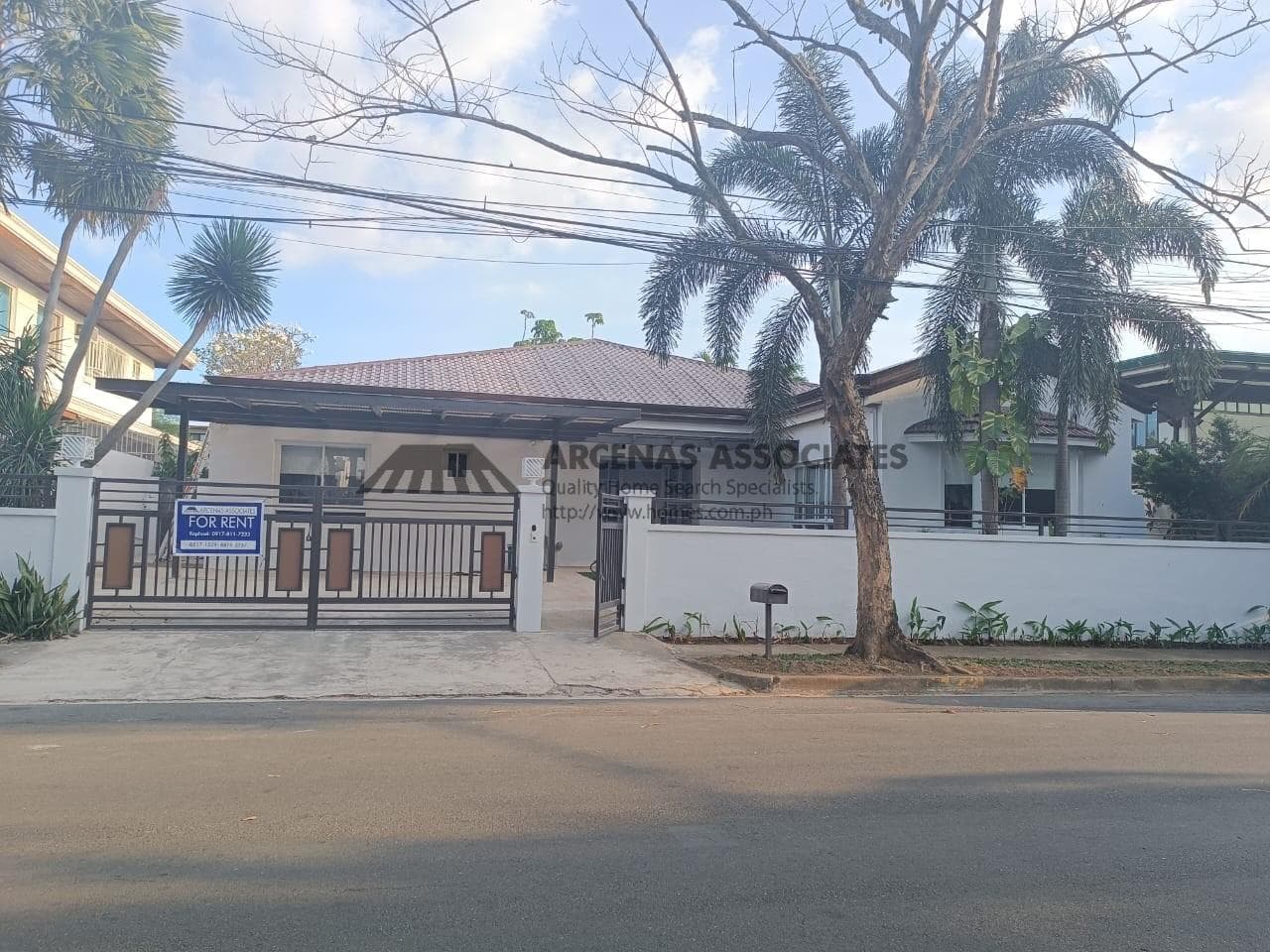 Welcoming 4 bedroom bungalow with pool - Dasmarinas Village, Makati - photo 1