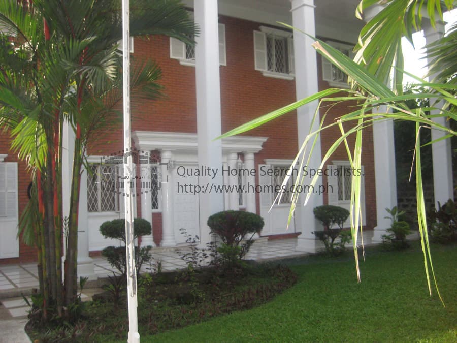 Elegant columned 2 -storey - photo 2