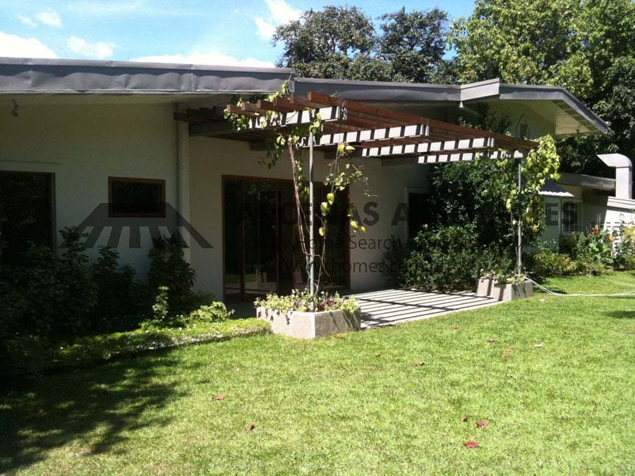 Sprawling Resort Type 5 Bedroom - Forbes Park, Makati - photo 1