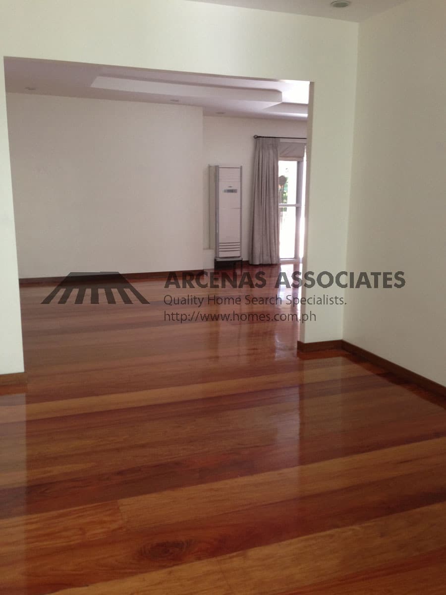 Narra floored Large 4 Bedroom - photo 4