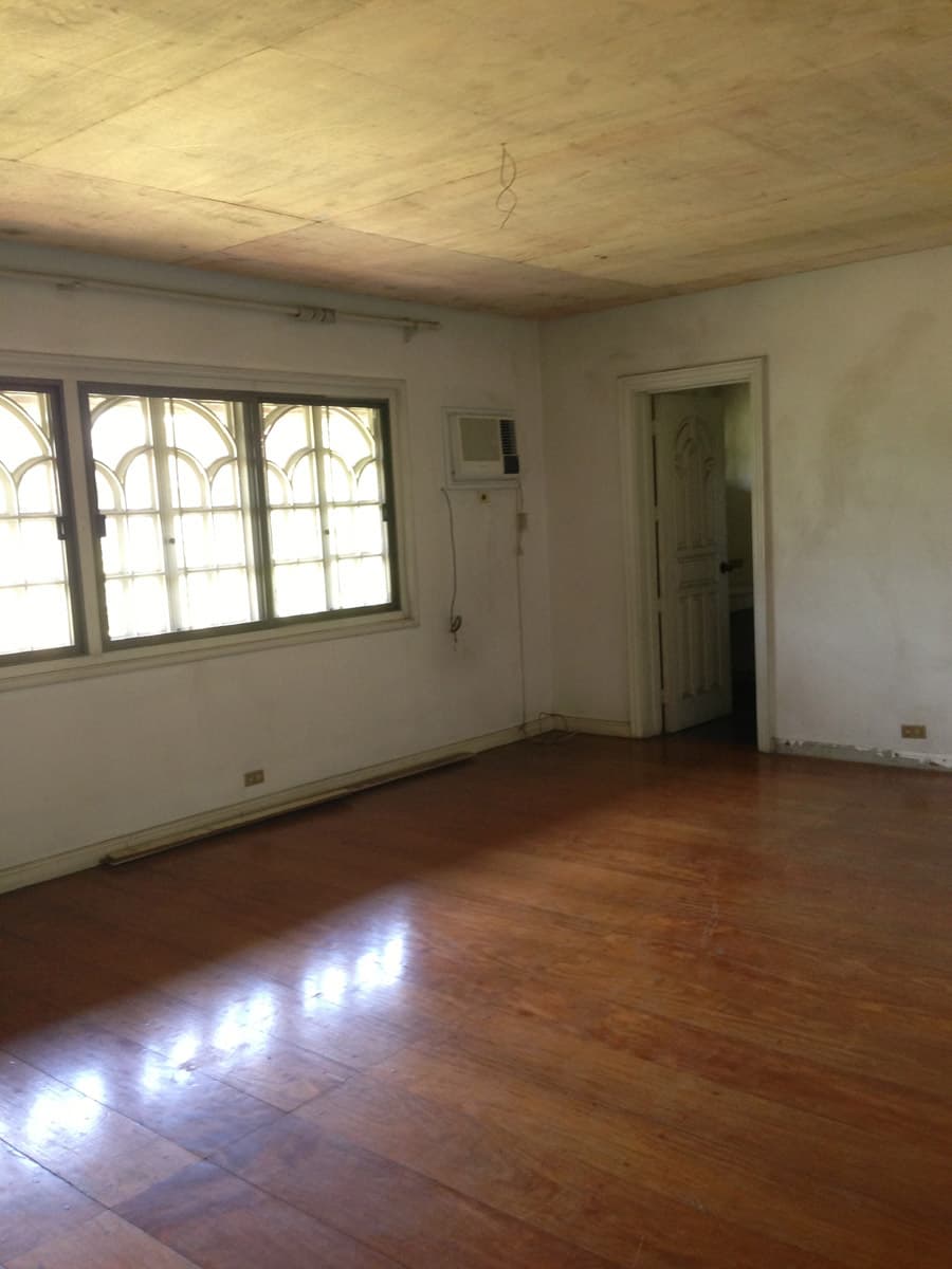 Large and renovated 5 bedroom - photo 3