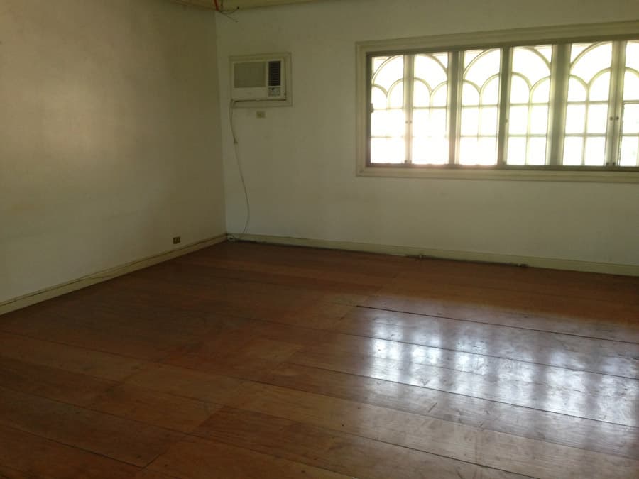 Large and renovated 5 bedroom - photo 4