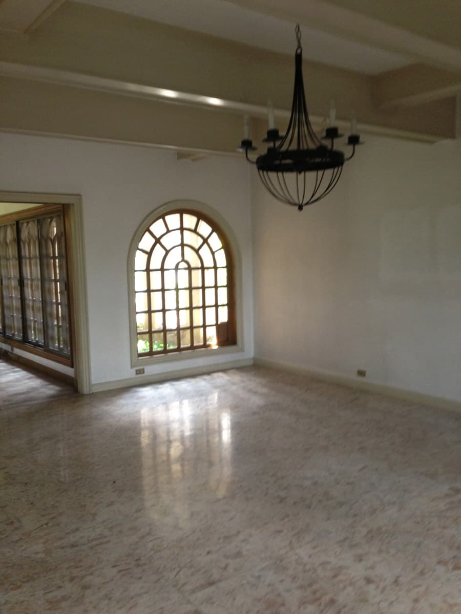 Large and renovated 5 bedroom - photo 5