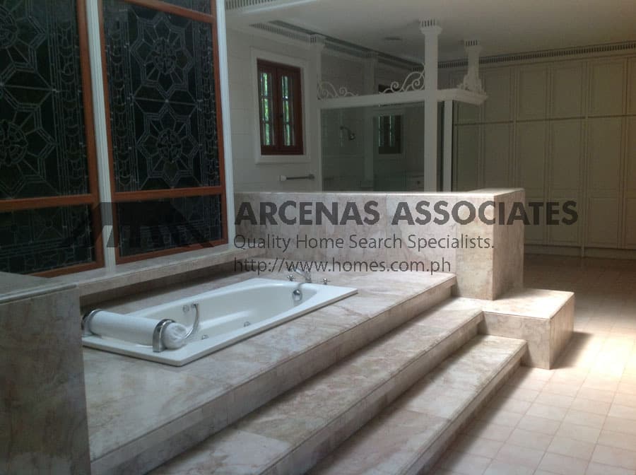 Regal and Luxurious Garden-fresh 6 Room - photo 3