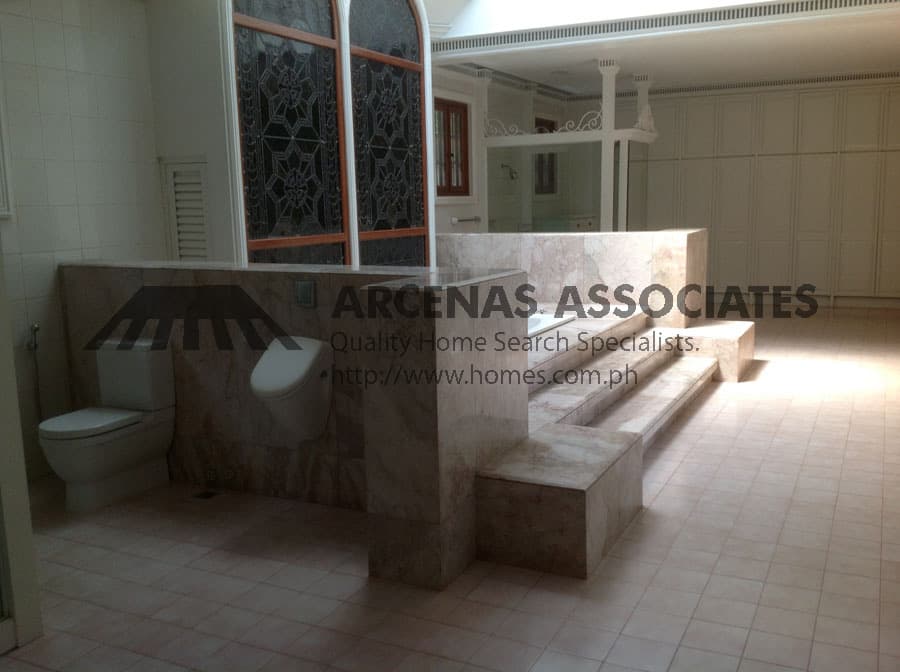 Regal and Luxurious Garden-fresh 6 Room - photo 4