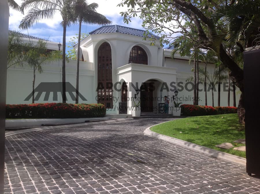Regal and Luxurious Garden-fresh 6 Room - Dasmarinas Village, Makati - photo 1