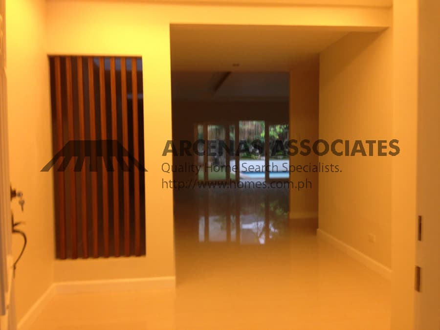 Renovated 4 bedroom bungalow - photo 3