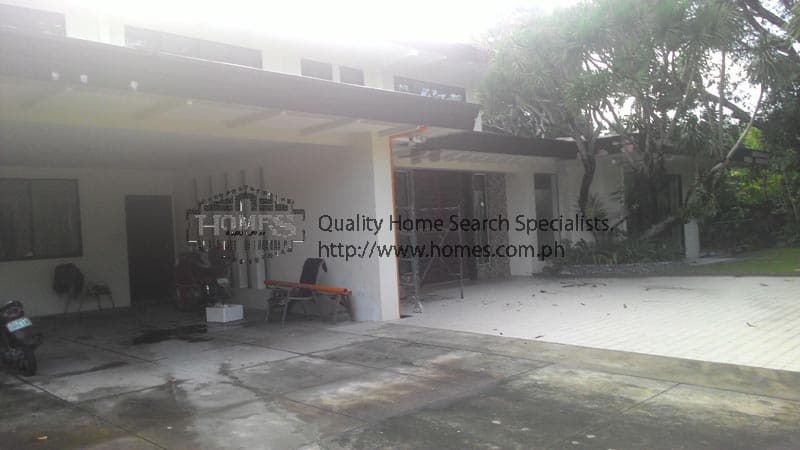 Completely renovated 4 bedroom - photo 2