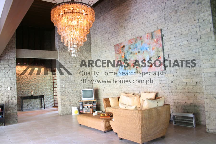 Classical adobe 4 bedroom bungalow - photo 4