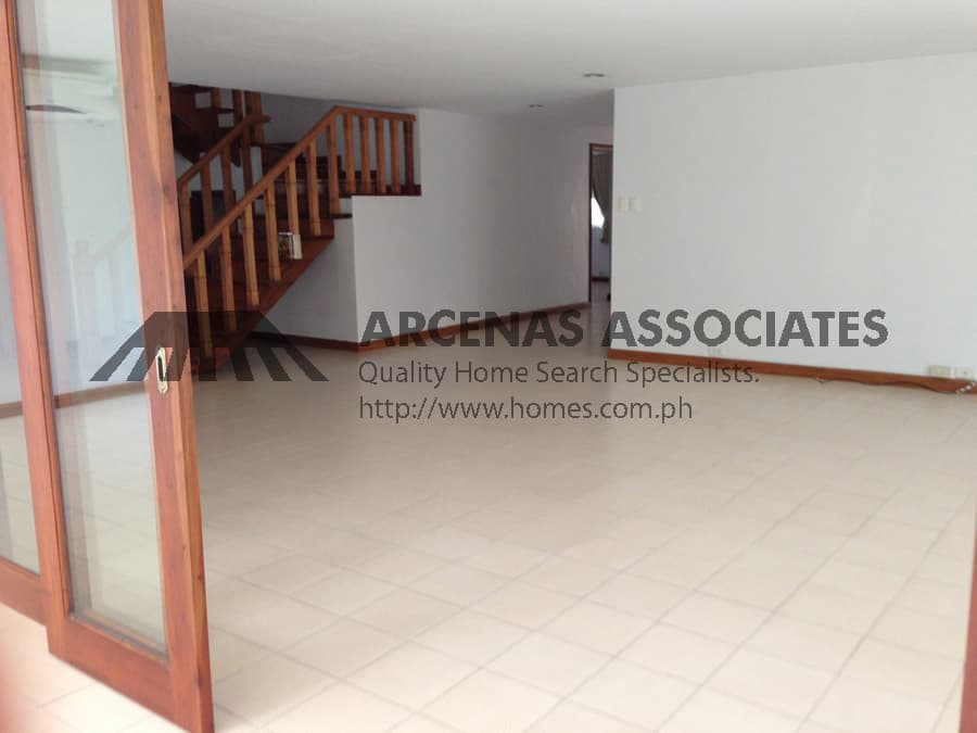 Modern Wood and Glass 4 bedroom - photo 4