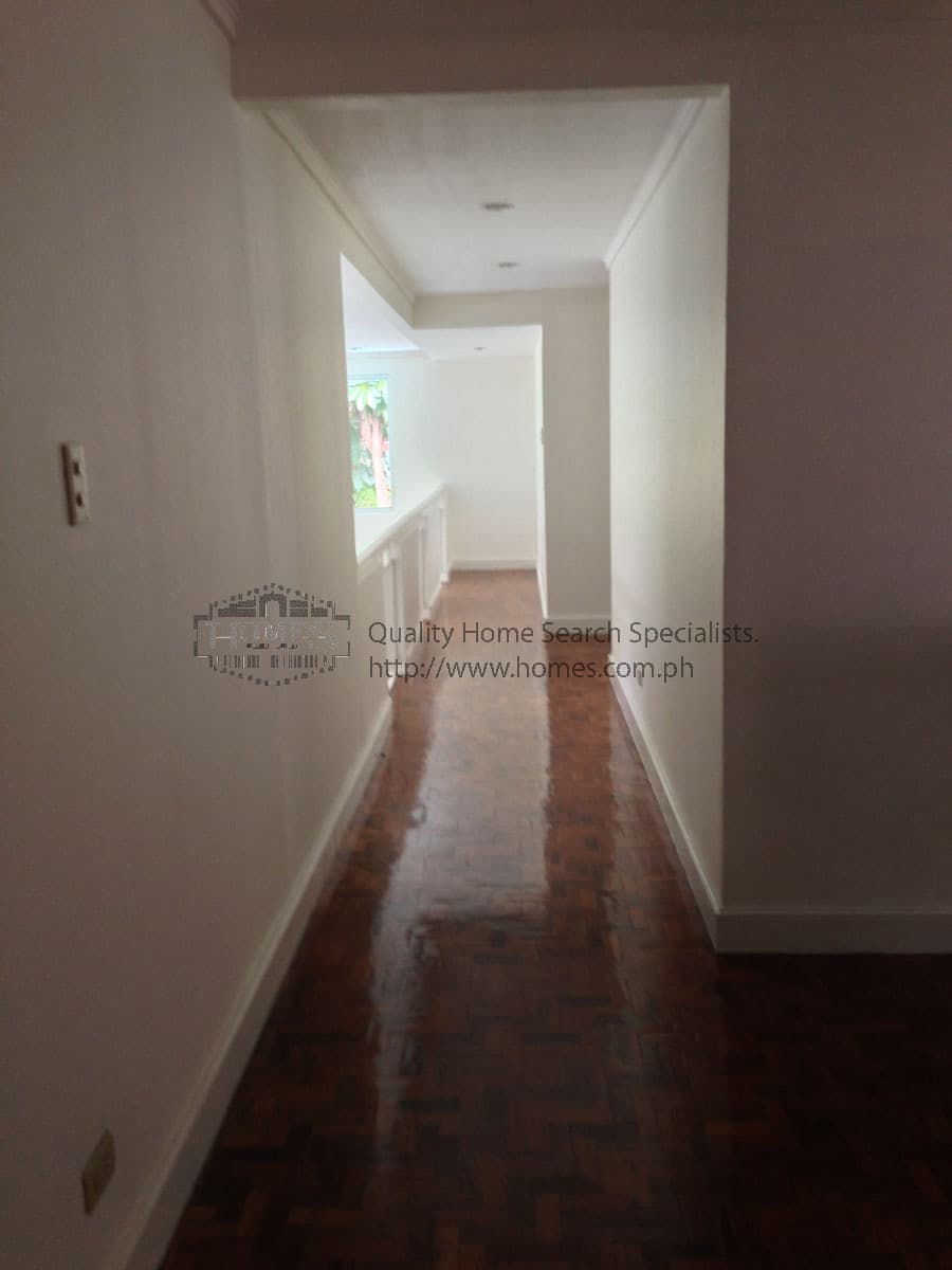 High-ceilinged 4 bedroom - photo 5