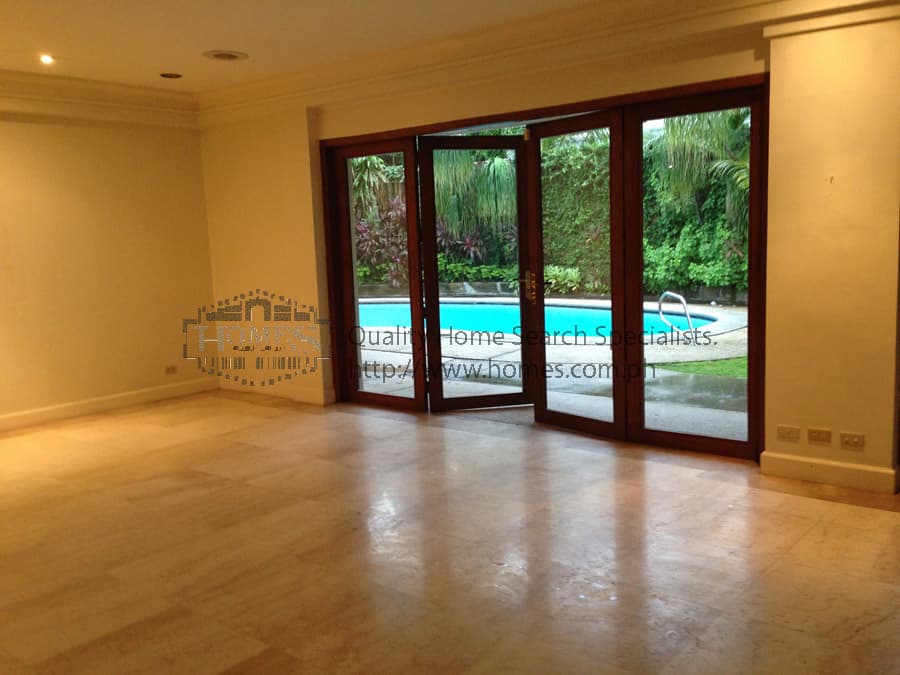 Capacious 2-storey property - photo 4