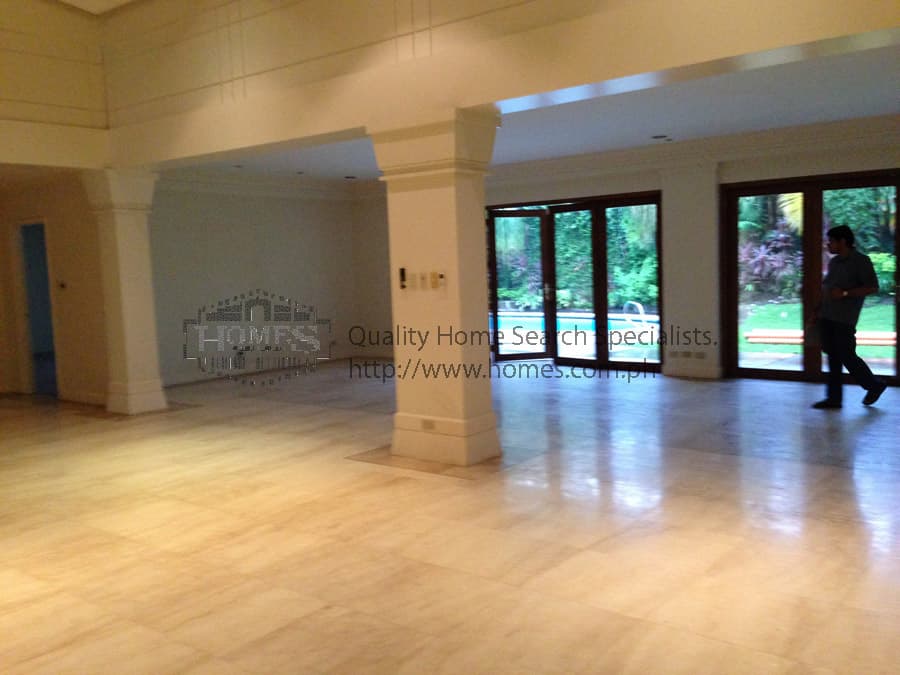 Capacious 2-storey property - photo 5