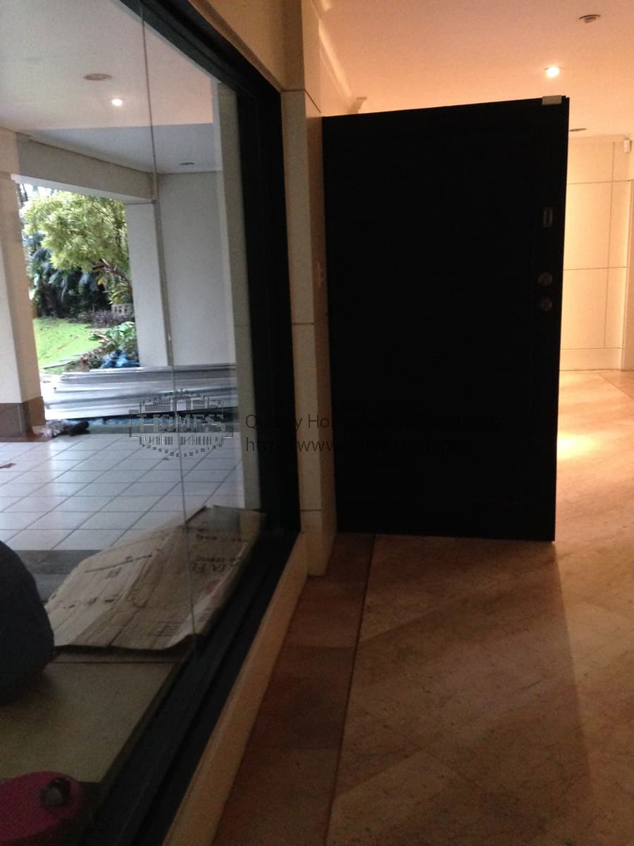 Capacious 2-storey property - photo 3