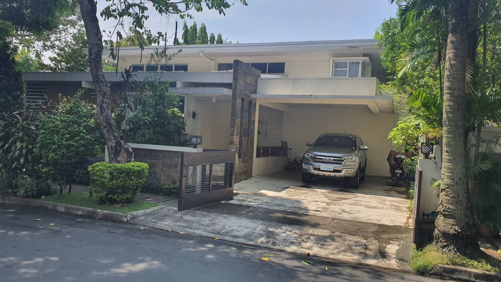 Smart and Contemporary 2 storey - Dasmarinas Village, Makati - photo 1