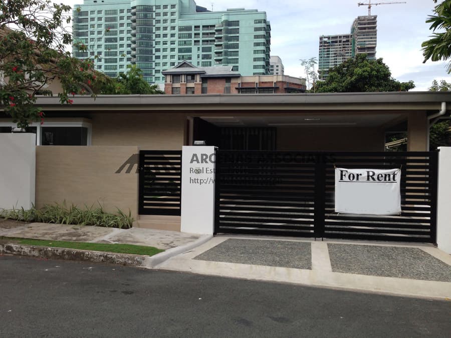 Newly renovated bungalow - Bel Air, Makati - photo 1