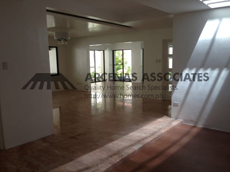 Upgraded 4 bedroom - photo 4