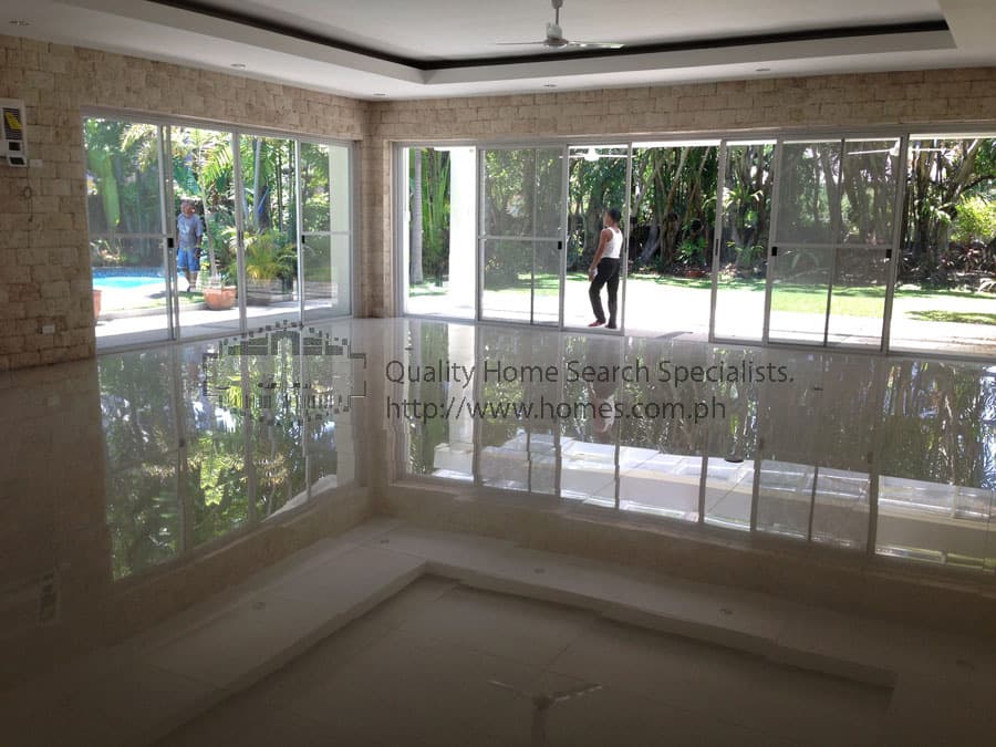 Expansive and distinguished single story - photo 2