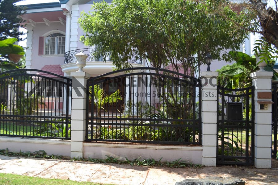 Timeless 5 bedroom with den and pool - Dasmarinas Village, Makati - photo 1