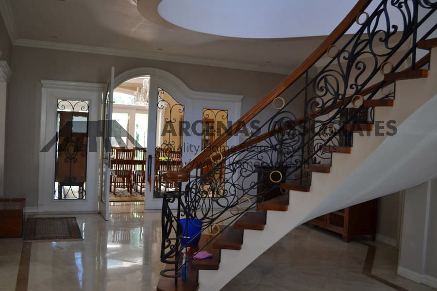 Timeless 5 bedroom with den and pool - photo 4