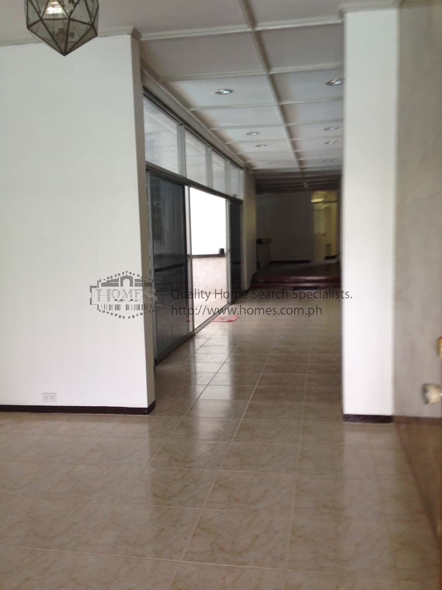 Function-filled entertainment -type split level - photo 5