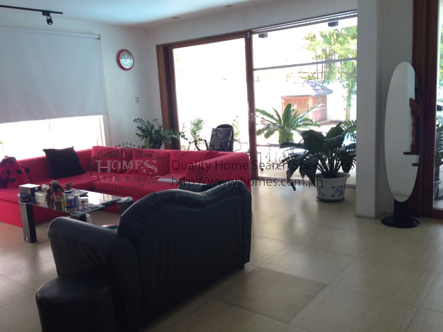 Refurbished 2-storey - photo 2