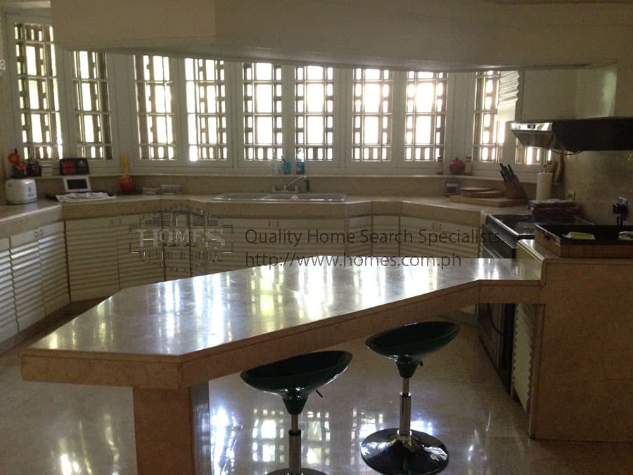 Classy multi-level - Dasmarinas Village, Makati - photo 1