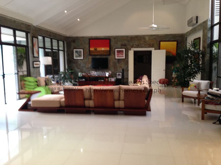 Luxurious multi-level property with tennis court - photo 4