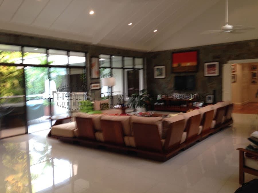 Luxurious multi-level property with tennis court - photo 5