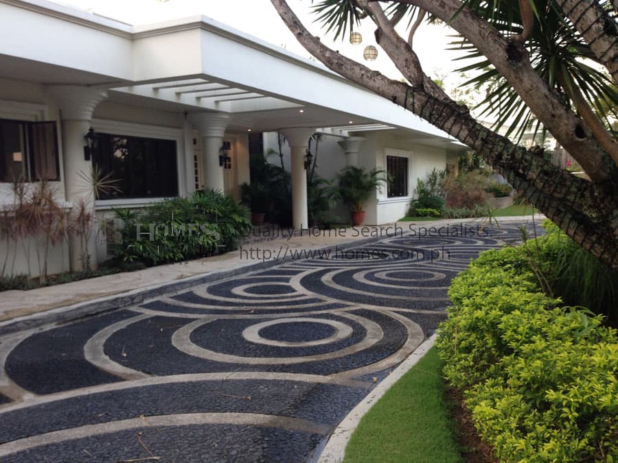 Luxurious multi-level property with tennis court - Forbes Park, Makati - photo 1