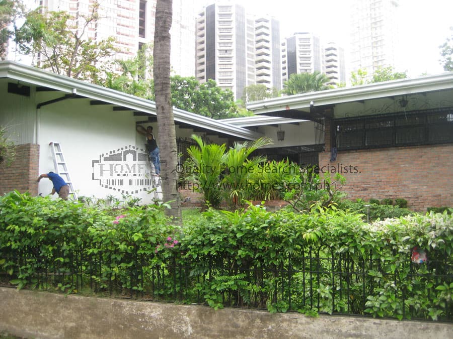 Solid Brick Split Level - photo 2