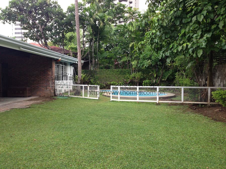 Solid Brick Split Level - photo 5