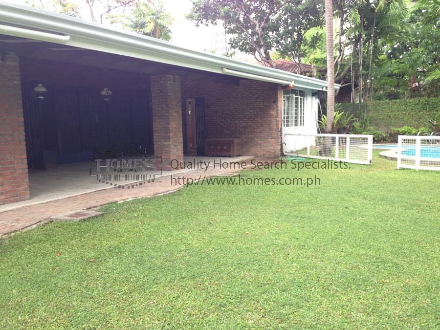 Solid Brick Split Level - photo 4