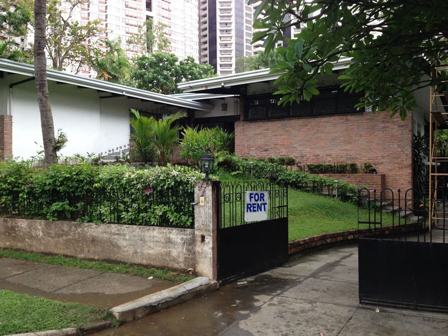 Solid Brick Split Level - Urdaneta Village, Makati - photo 1