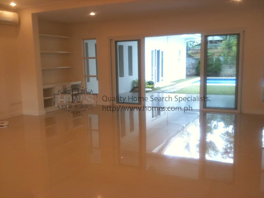 Completely renovated 4 Bedroom bungalow - photo 4