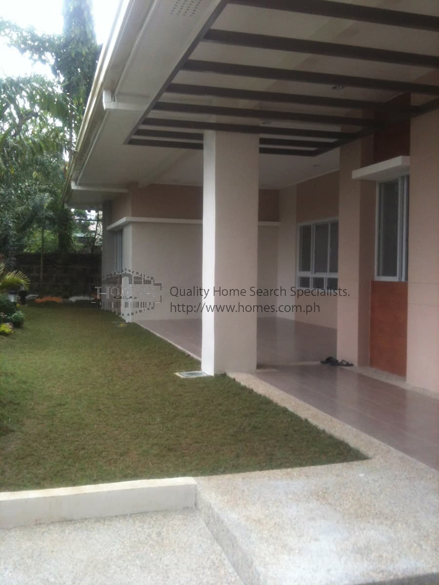 Completely renovated 4 Bedroom bungalow - photo 2