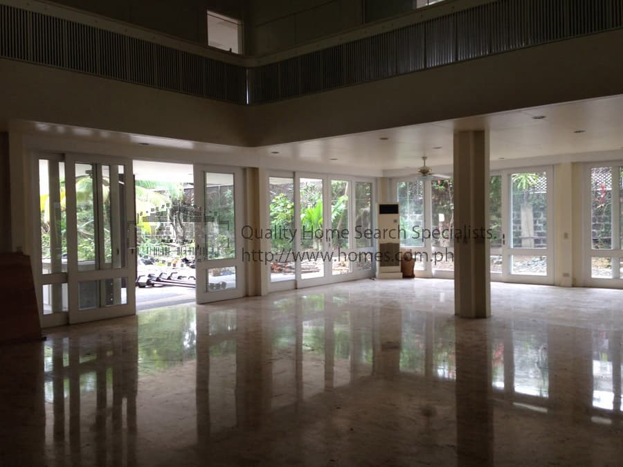 Stately multi-level 2-storey - photo 4
