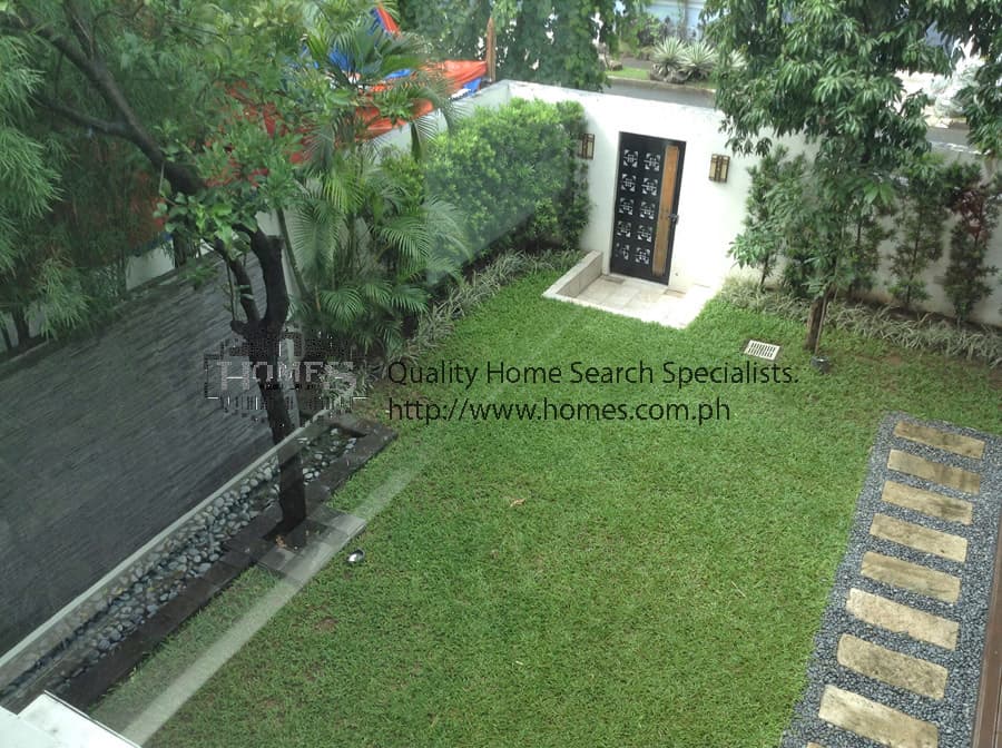 High-end modern corner property - photo 2