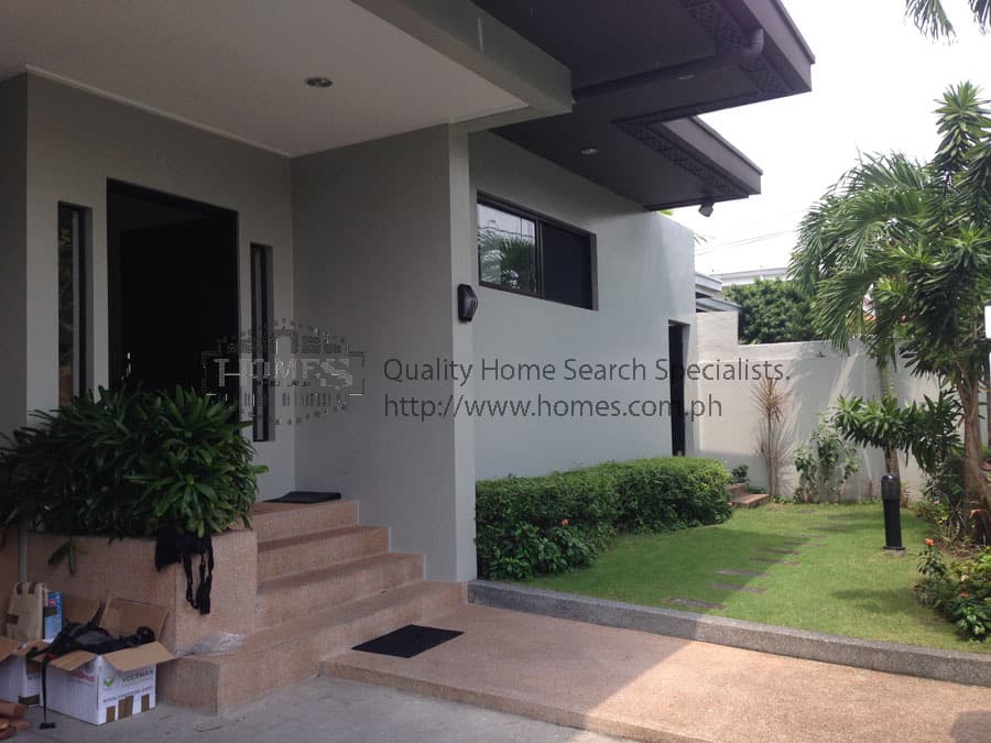 Elegant renovated 4-bedroom bungalow - photo 2