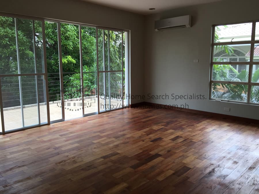 Well lit 2-storey - photo 5