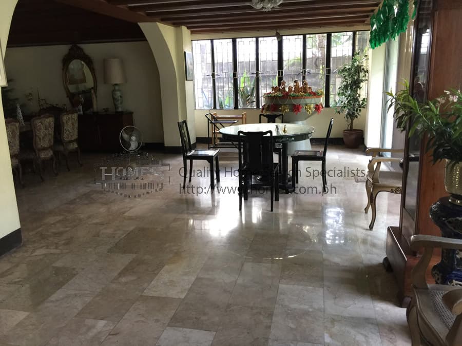 Investment grade 2-storey - Dasmarinas Village, Makati - photo 1