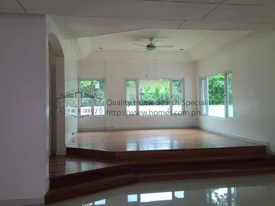 Bright bungalow with pool - photo 3