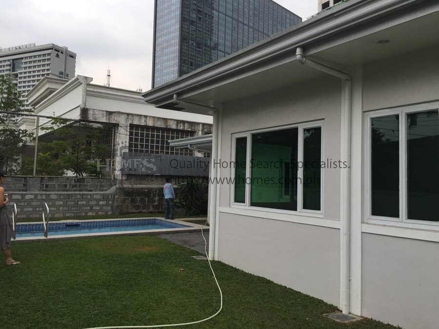 Bright bungalow with pool - photo 2