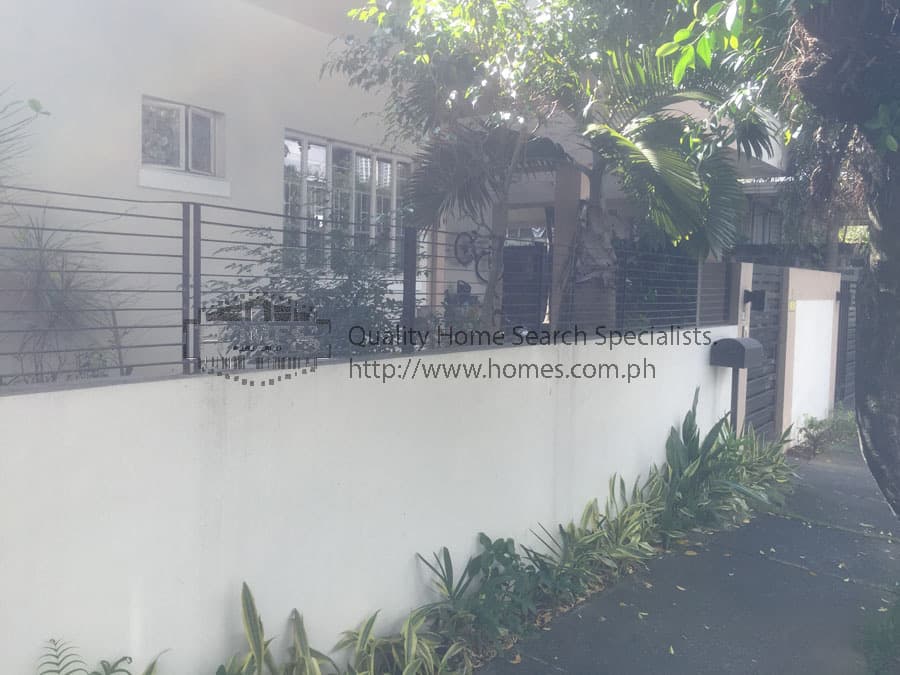 Solid bungalow - Bel Air, Makati - photo 1