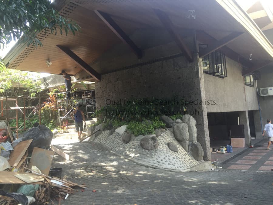 Expansive 2-storey - Urdaneta Village, Makati - photo 1