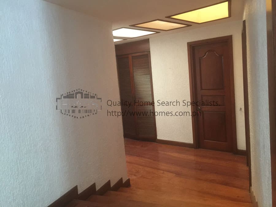 Expansive 2-storey - photo 3
