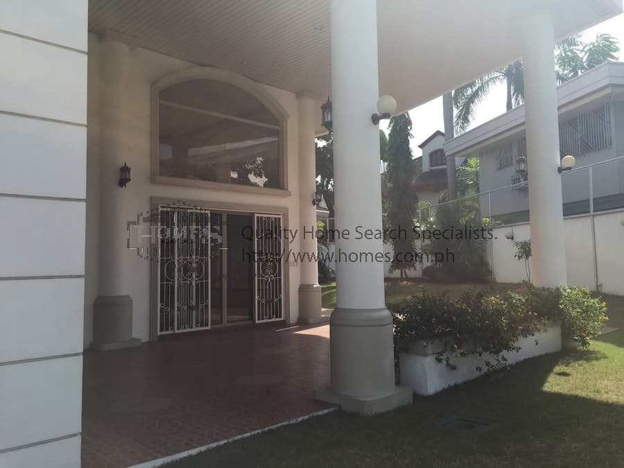 Pristine and lovely two-storey - photo 2