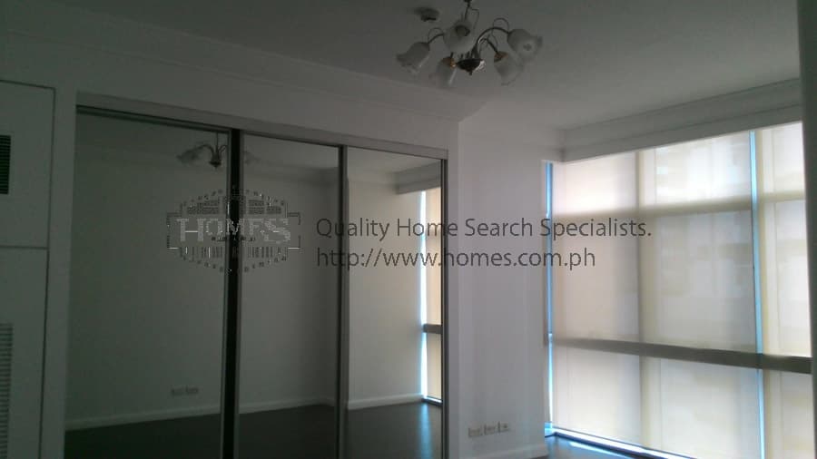 Clean 3 bedroom at Pacific Plaza Tower - photo 4