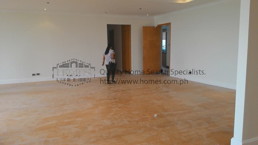 Refurbished 3 bedroom at Essensa Tower - photo 2